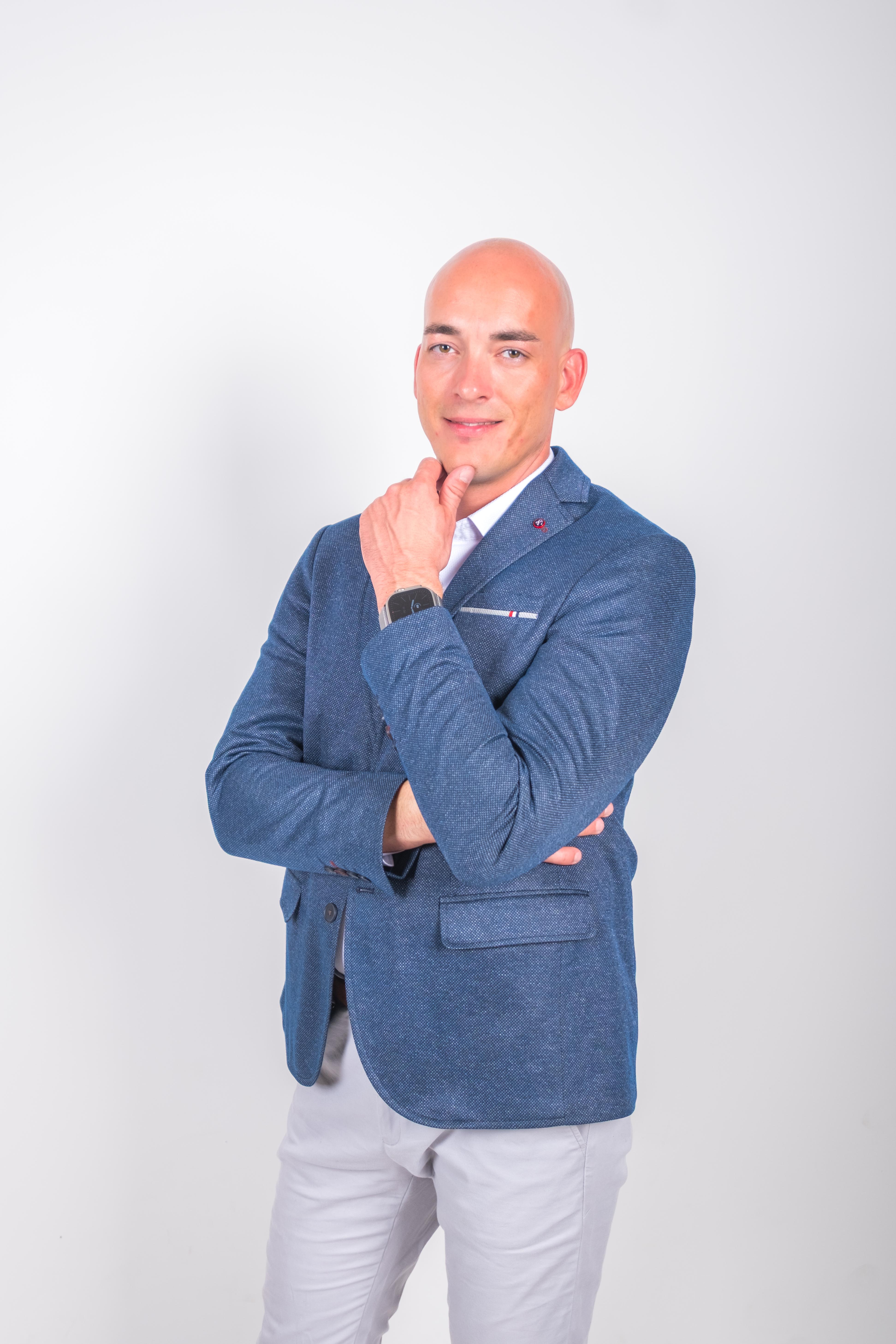 Petr Kubina, realitní makléř České Budějovice, portrét v saku